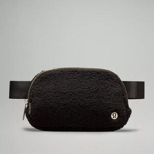 Lululemon Everywhere Belt Bag Fleece Black And Gold Zip Excellent Crossbody Clip